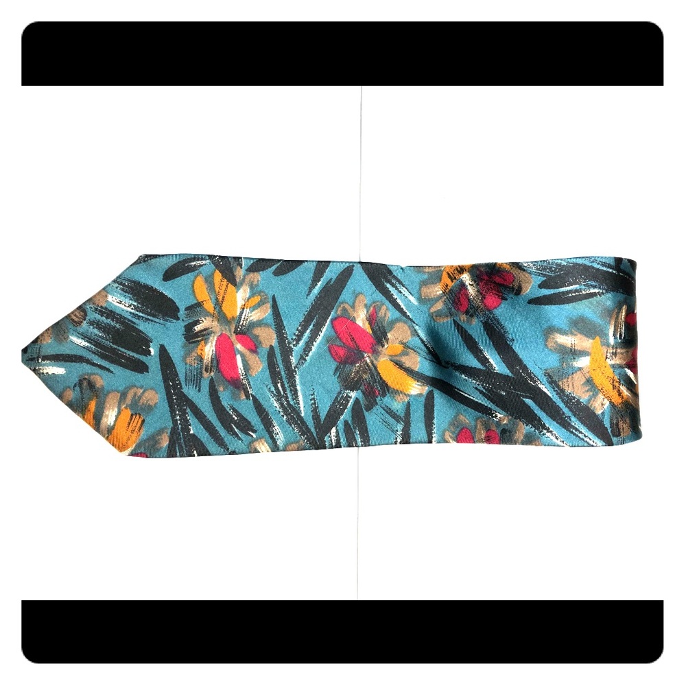 Christian Dior 100% Italian Silk Tie 56”L 3.75”W.